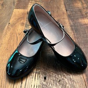 EUC Chasing Fireflies black patent kitten heeled mary janes size 1
